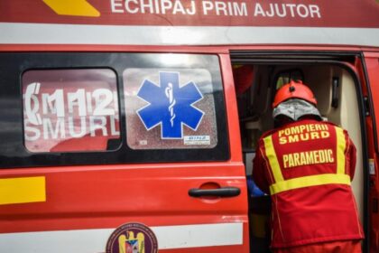 accident cu trei masini in piatra neamt un barbat a fost preluat de echipajul de terapie intensiva mobila 68d2597734a05