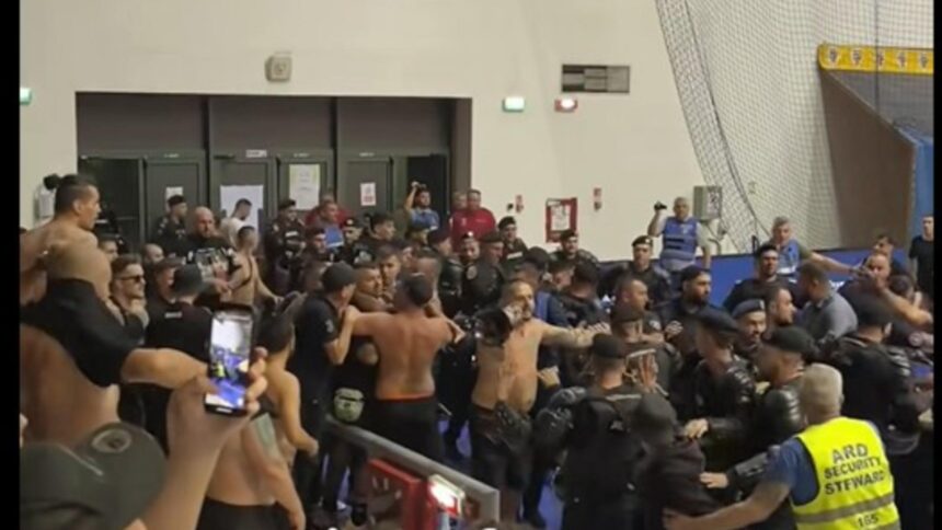 incidente violente la craiova doua grupari de suporteri au sarit la bataie la meciul de fotbal de sala dintre romania si ungaria video 68d4525e56196