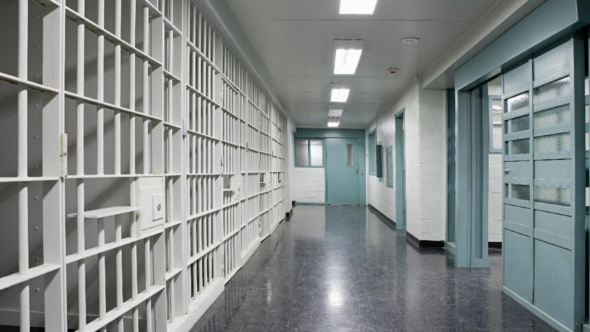 motivul incredibil pentru care un detinut este la spital si nu la inchisoare detaliul care il tine in libertate 68d3c4dc15bb4