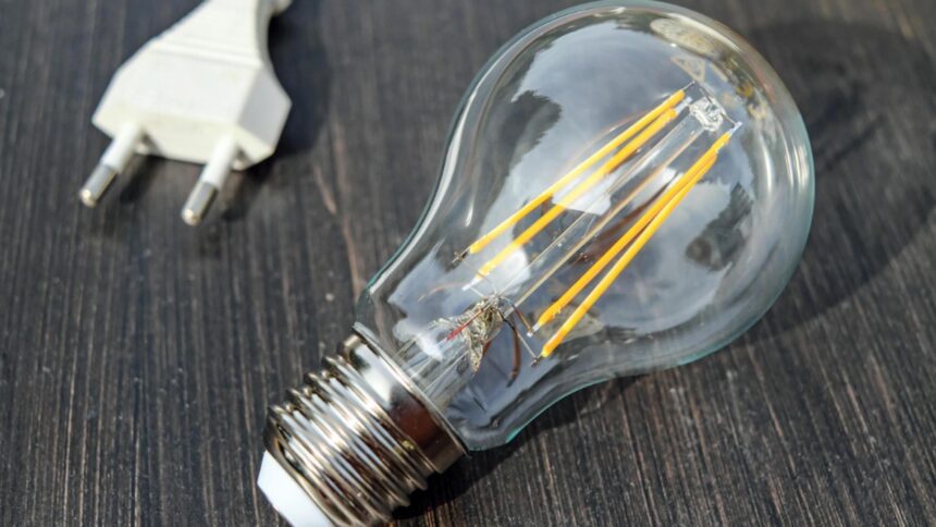 noi beneficiari pentru voucherul de 50 de lei la plata curentului electric lista categoriilor eligibile s a extins 68d270332fca5