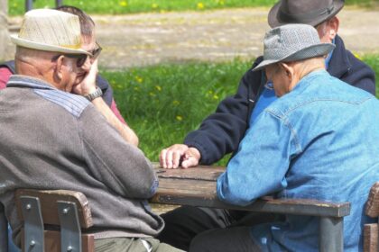 prima tara din europa care a luat decizia 70 de ani varsta de pensionare proteste masive in strada impotriva legii date de parlament 68d6e85e89343