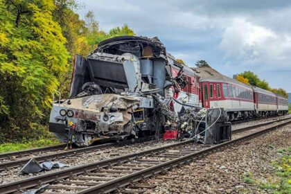 accident grav pe calea ferata cel putin 66 de persoane ranite dupa ce doua trenuri s au ciocnit in estul slovaciei imagini socante 68ed3fd2803c8
