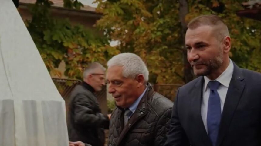 deputatul aur gabriel florea a donat muzeului romanesc din localitatea pordim bustul regelui carol i intr un gest cu o profunda semnificatie istorica si simbolica video 68e3d887dc21e