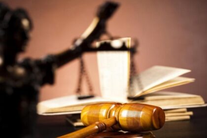 dosar penal dupa ce un baiat de 13 ani a fost agresat pe o strada din targu jiu de un adolescent de 15 ani si de alti trei tineri 68ef8bd7890db
