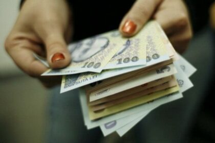 elevi si profesori pagubiti ani la rand de o contabila din judetul iasi femeia si a dublat veniturile prin furt 68ec9ee03543c