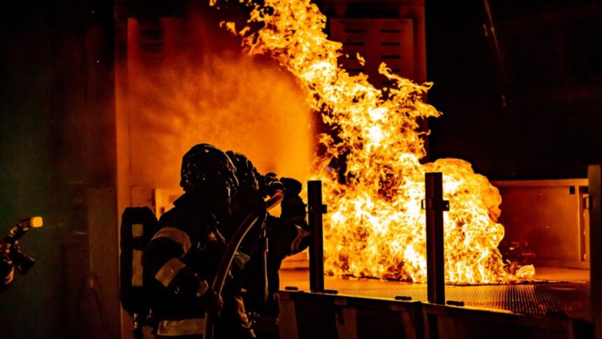 incendiu urias intr un bloc de 10 etaje 4 persoane si au pierdut viata in lyon 68f5f83f318c5