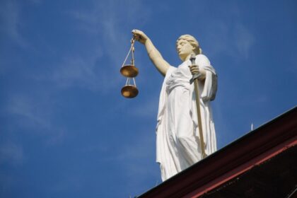 profesor universitar din brasov trimis in judecata pentru luare de mita printre studentii care ar fi platit politisti si un jandarm 68f2530ea1248