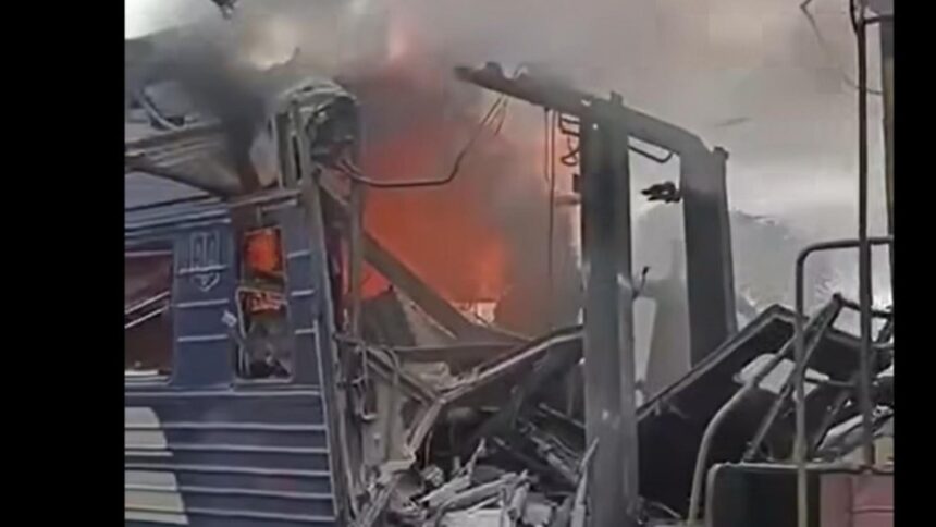 rusia a bombardat un tren plin cu oameni in ucraina autoritatile de la kiev anunta peste 30 de raniti video 68e0fed29d474