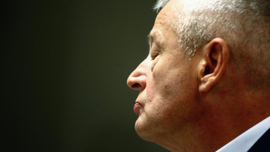 sorin oprescu ajunge astazi la audieri in fata procurorilor greci va fi sau nu extradat primarul fugar capturat de trupele speciale la salonic 68e35d53d6566