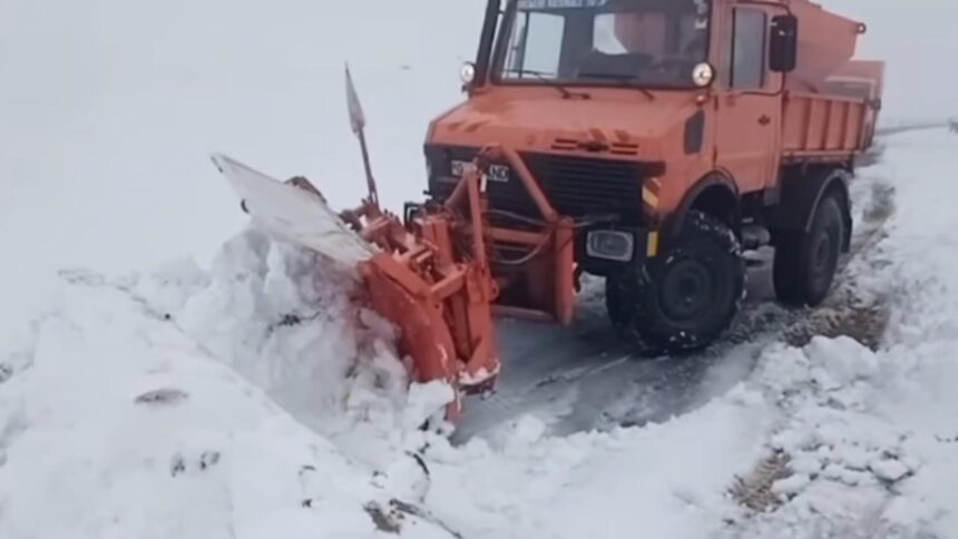 transalpina ramane inchisa din cauza ninsorii stratul de zapada masoara 40 de centimetri 68e386bae9e15