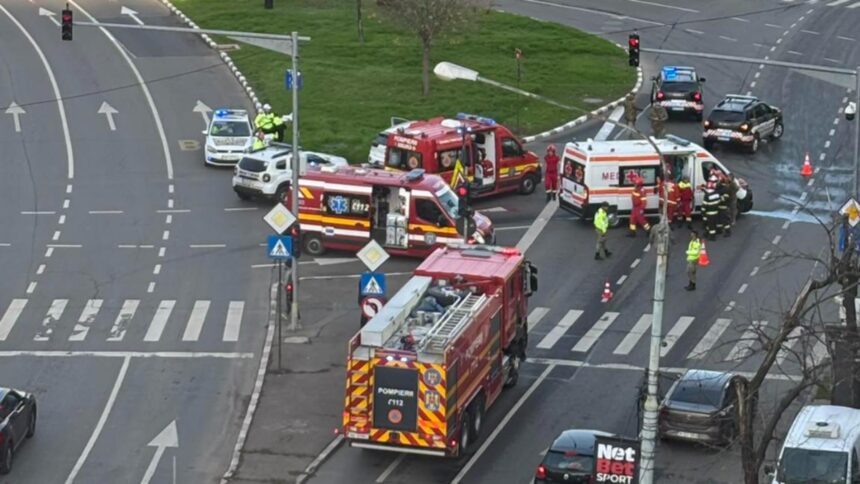 accident in centrul capitalei cu o ambulanta care transporta militari trafic ingreunat politia militara a ajuns la fata locului 69270900bfff8