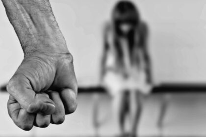 adolescenta de 14 ani agresata sexual in fata unei biserici din sectorul 3 agresorul violent in momentul retinerii a muscat de mana un politist 6911eca6c9d26