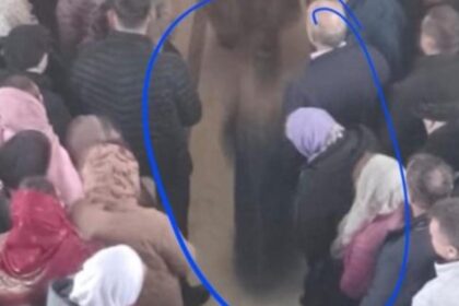 aparitie misterioasa la o parohie din vaslui o silueta interpretata ca fiind sfantul nectarie fotografiata in timpul unei slujbe 6923263d6e00e