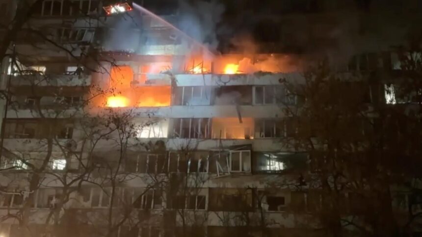atac devastator in plina noapte rusia loveste kievul cu rachete balistice si sute de drone sute de cladiri in flacari si cel putin 6 morti foto video 6925561657add