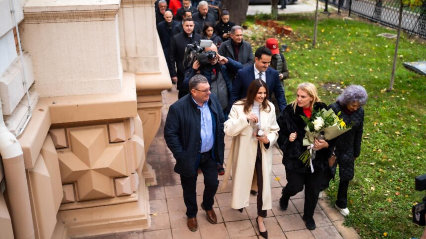 cumatrul lui vanghelie incearca sa blocheze candidatura ancai alexandrescu la alegerile pentru primaria capitalei 691b005e3bbe4