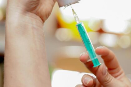 doctorita din timis anchetata pentru ca ar fi lipsit de la serviciu luni intregi desi aparea ca prezenta in acte 6927e42412050