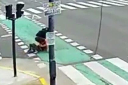 doi hoti cu motocicleta au esuat spectaculos dupa ce au incercat sa jefuiasca o turista reactia femeii a devenit virala 691dbe9f5e446