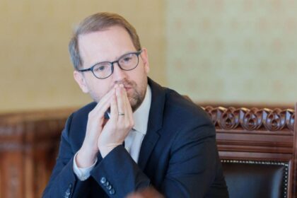 dominic fritz reactie halucinanta ii multumeste lui mosteanu pentru demisie si afirma ca a fost un ministru integru 69297bcf6522a