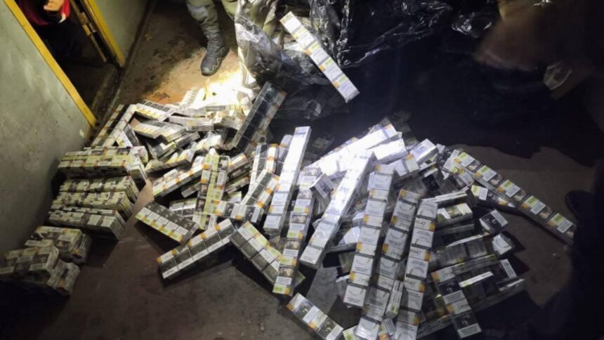 imagini halucinante trenul prieteniei chisinau bucuresti transformat in mijloc de contrabanda cu tigari 6 000 de cartuse urmau sa ajunga in romania video 6916f5b926601