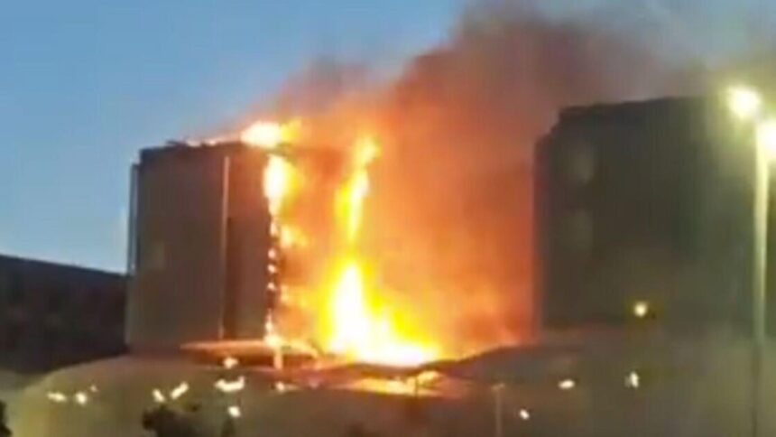 incendiu de proportii la un spital din cartagena pacientii si medicii au fost evacuati foto video 6926db3a51bcb