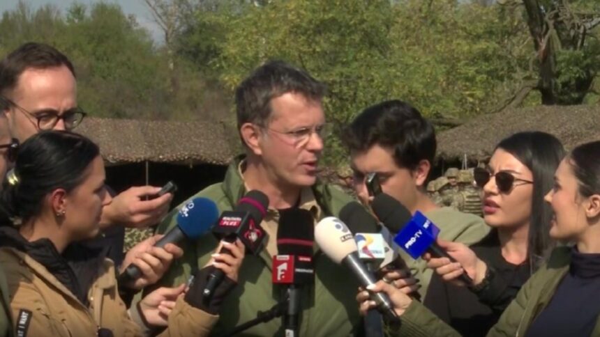 ionut mosteanu suspectat ca si a falsificat cv ul pentru functii banoase la stat ministrul de la aparare se incurca in explicatii 692819f4de1f8