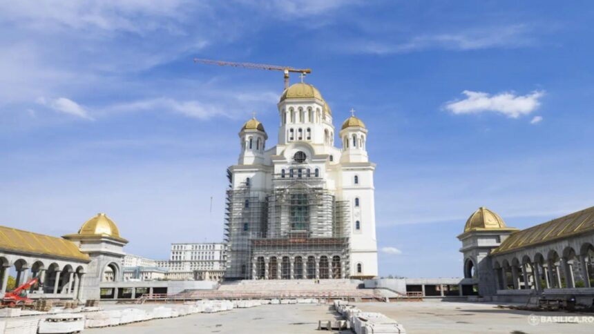 moastele sfantului andrei vor fi scoase in pridvorul catedralei nationale cand te poti inchina si care este programul slujbelor 6926b106f0cd9