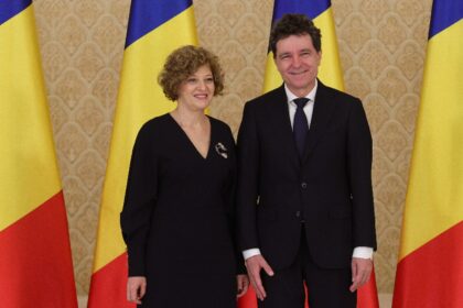 nicusor dan se implica in justitie pentru a o apara pe oana gheorghiu rezistii fac scut in jurul vicepremierului 691446fe001eb