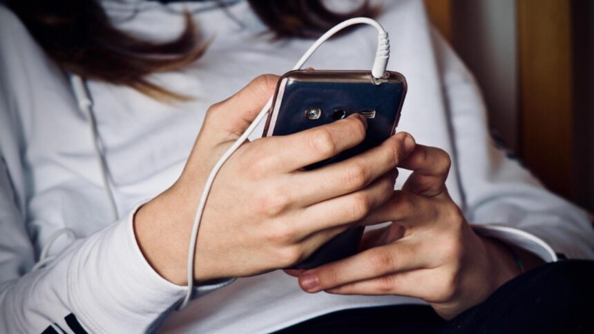 noi detalii in cazul romancei de 14 ani vanduta pentru 5 000 de euro si bautura ce le a spus minora politistilor spanioli 69121d06b2d84
