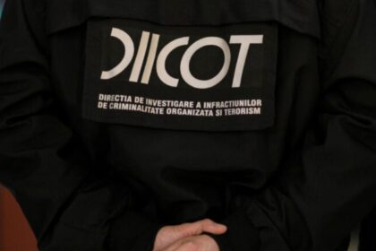 opt persoane audiate pentru detinere ilegala de arme un barbat retinut dupa ce ar fi introdus in tara o arma letala adusa din spania 690a1d71780e9