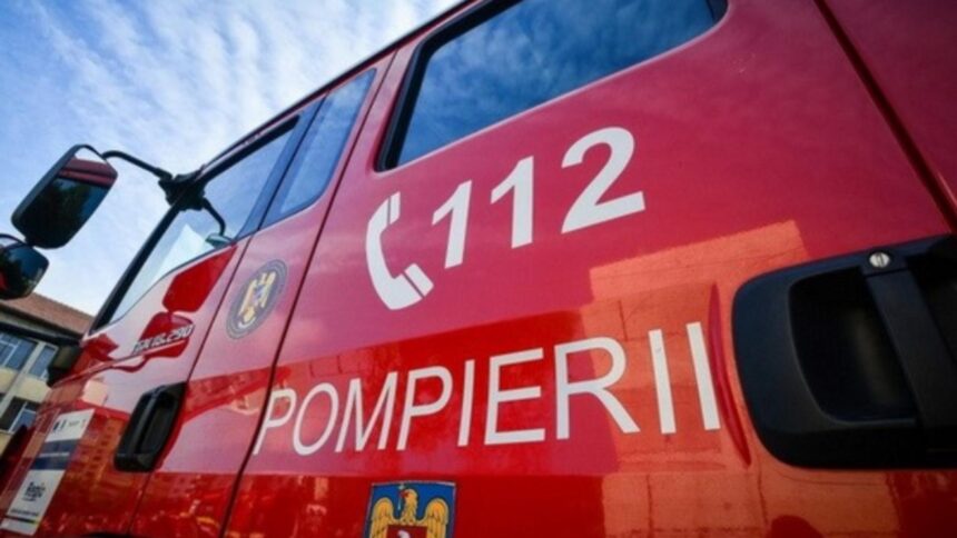 panica intr un bloc din orasul petrila zeci de locatari evacuati din cauza unui incendiu izbucnit in camera tehnica a liftului 692aecdb7a26a