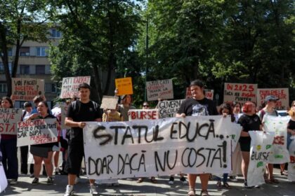 profesorii il fac praf pe nicusor dan dupa declaratia soc aparare da dar nu pe banii elevilor 692056bec1e66