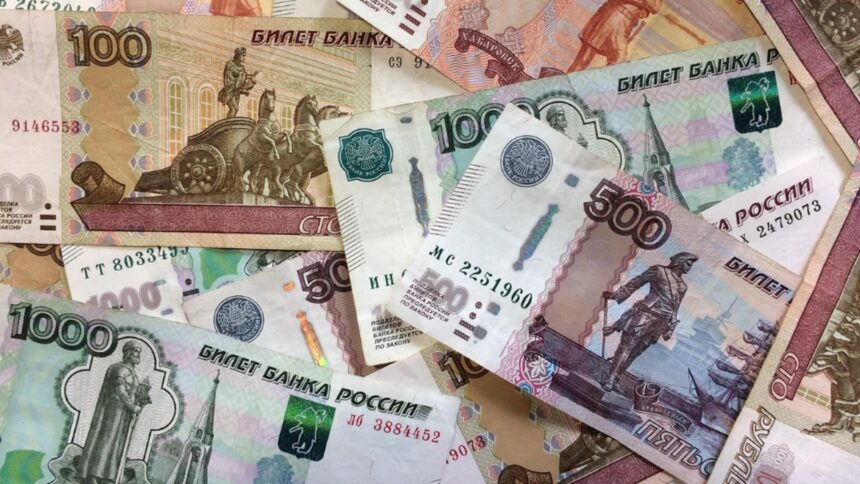 un barbat a primit din greseala salariile tuturor colegilor si a refuzat sa returneze banii cazul incredibil care a ajuns in instanta 690b267f3b1f3