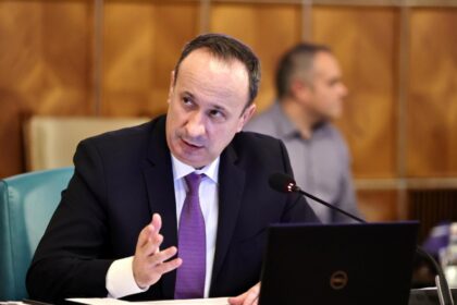 adrian caciu cere interventia rapida a guvernului ccr trebuie sa se reuneasca imediat nu pe 16 ianuarie 6952b3b190a13