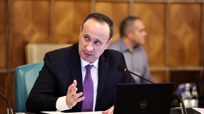 adrian caciu cere interventia rapida a guvernului ccr trebuie sa se reuneasca imediat nu pe 16 ianuarie 6952b3b190a13