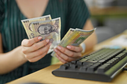 au fost virate platile pentru alocatiile copiilor si indemnizatiile pentru parinti cand isi vor primi romanii banii 6936de5edf2d1