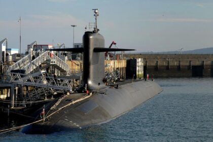 baza de submarine nucleare din franta sub asediu aerian militarii au deschis focul 6932f803abb64