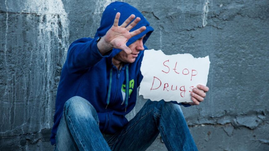 drogurile distrug familii o mama este terorizata de propriul fiu dependent de substante interzise daca suni la politie te omor 693c5b9589293