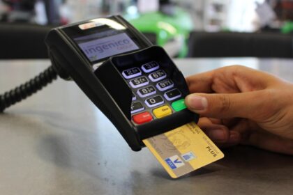 frauda bancara in olt 33 de tranzactii si un prejudiciu de 20 000 de lei doi barbati au fost arestati 6936b22289f9a