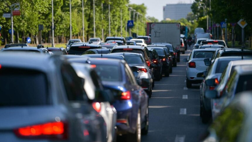 halucinant sefa transporturilor din pmb comportament de gherila in trafic am luat pistolul m am dat jos l am trantit si i am pus taximetristului pistolu n cap 69329586e993d