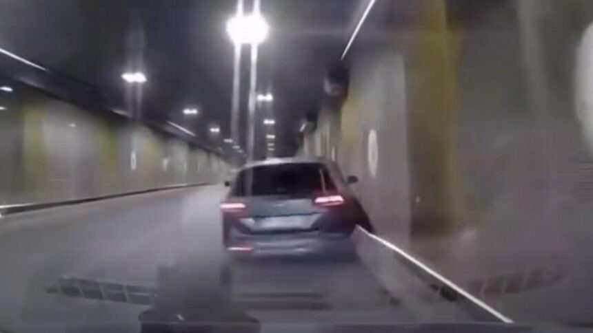 imagini socante in centrul capitalei o masina a zburat si s a rasturnat in pasajul unirii video 695234d23c6ed