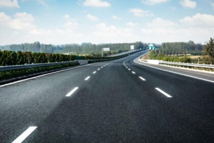 incepand de marti soferii se vor putea bucura de inca 50 de kilometri din autostrada moldovei 6949373054102