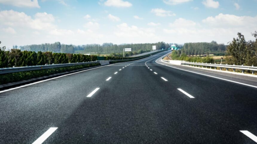 incepand de marti soferii se vor putea bucura de inca 50 de kilometri din autostrada moldovei 6949373054102