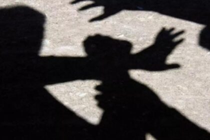 incident socant intr o scoala din teleorman o eleva a fost luata cu forta din clasa si batuta pe strada trei adolescente au fost retinute video 69311776d836e