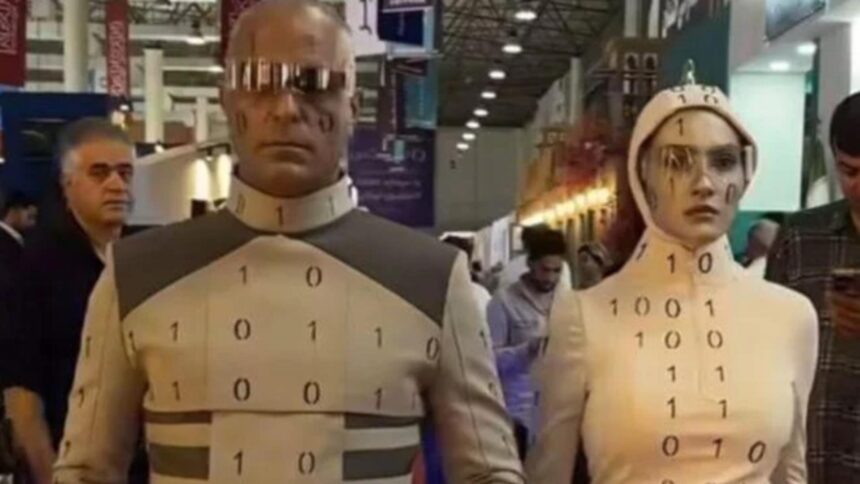 iranul a vrut sa se laude cu roboti umanoizi avansati cei doi s au dovedit a fi de fapt oameni deghizati video 69346dd670d0d