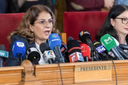 liana arsenie sefa cab judecatoarea panioglu agresiva fizic si verbal a lovit un coleg cu un dosar in cap inregistrari soc cum umileste o avocata video 693ab11aa5195