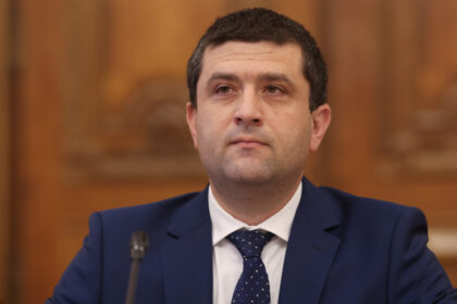 ministrul economiei s a intalnit prostul cu desteptul la avioane craiova prostul a fost statul desteptul a fost o firma privata 693f97f891f6f