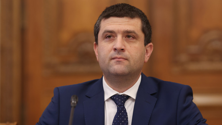ministrul economiei s a intalnit prostul cu desteptul la avioane craiova prostul a fost statul desteptul a fost o firma privata 693f97f891f6f