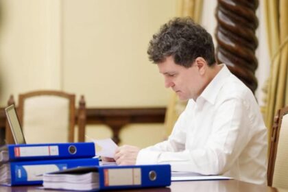 nicusor dan fericit ca presedintele isi recastiga dreptul de a contesta legi la ccr 6947c30dd7b2e