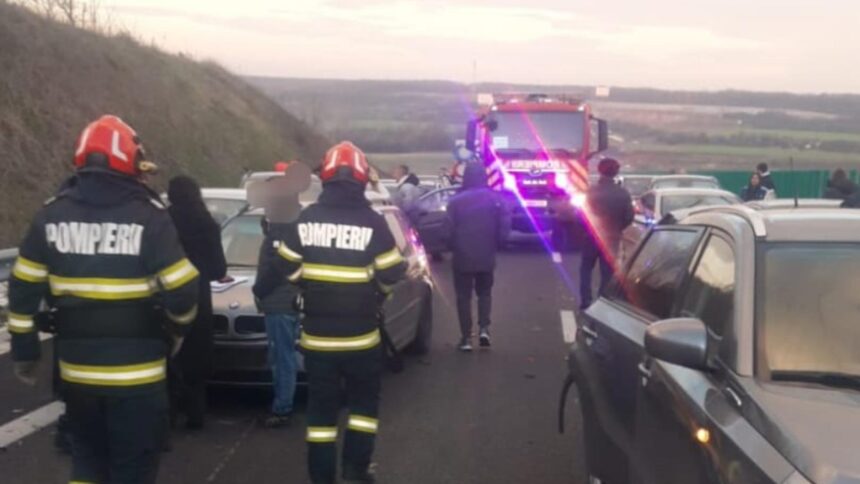 plan rosu de interventie activat in olt dupa un accident cu 10 autoturisme 27 de persoane implicate foto 694ea89d8d4a7