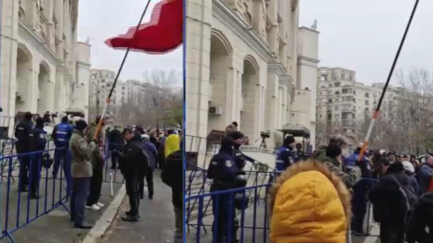 protest in desfasurare la parchetul general se contesta anularea primului tur al prezidentialelor din 2024 stegarul dac printre protestatari 6948f907107b9